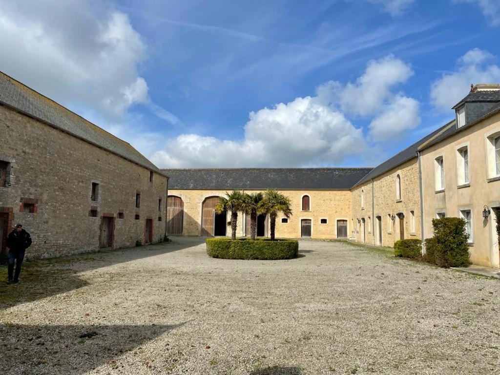 Le Clos Du Bas Courtil Guesthouse B&B Omaha Beach Osmanville Exterior foto